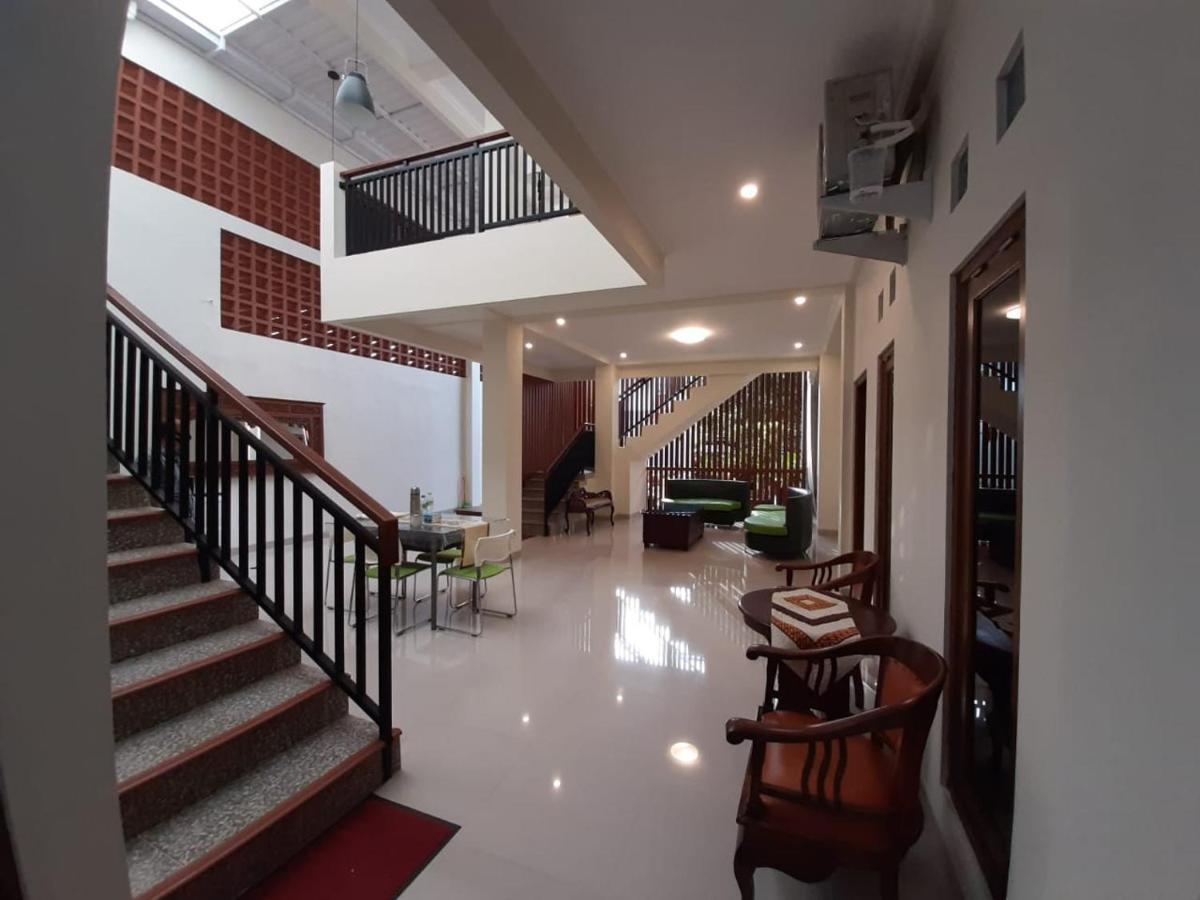 Hotel Omah Nayan Maguwo Esterno foto