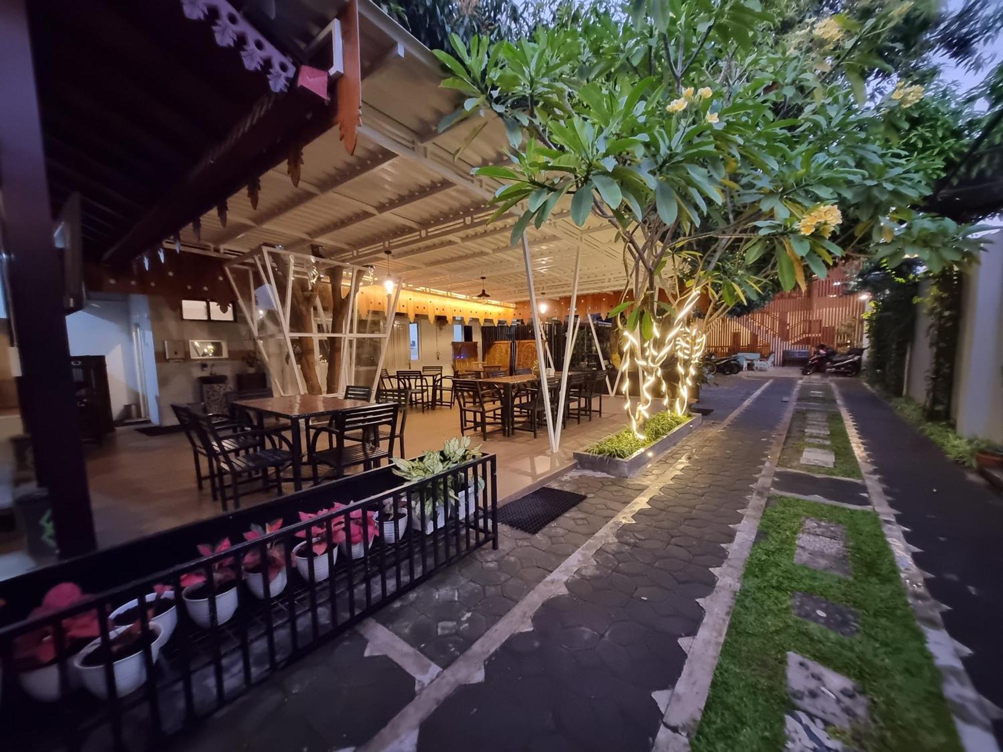Hotel Omah Nayan Maguwo Esterno foto