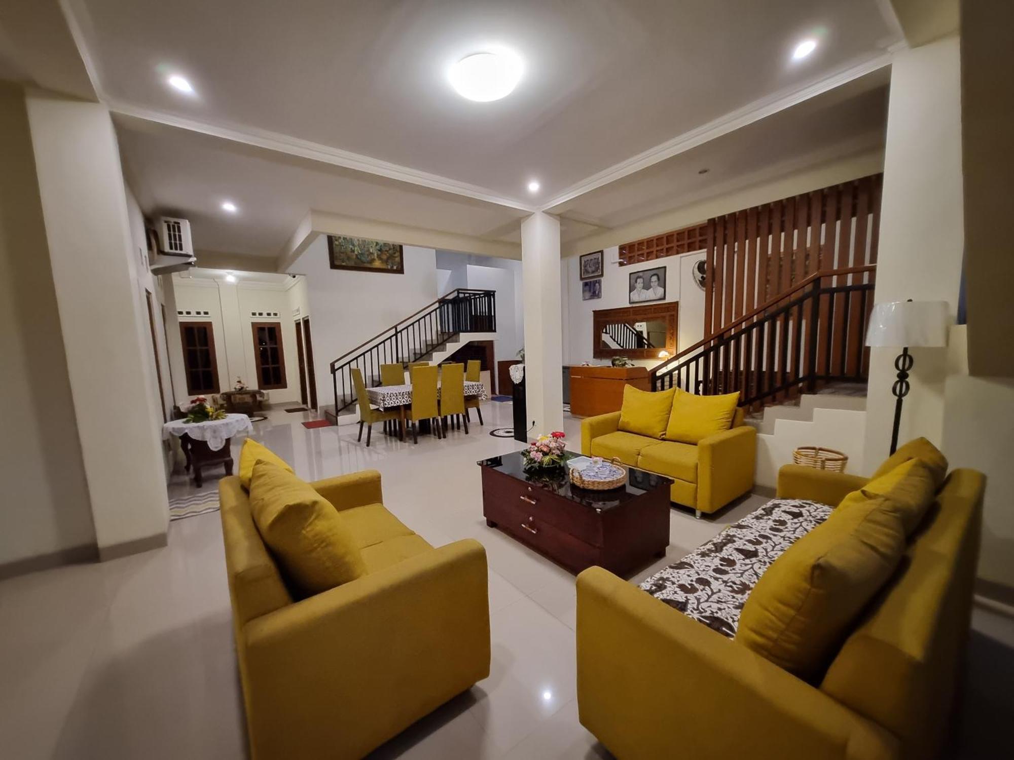 Hotel Omah Nayan Maguwo Esterno foto