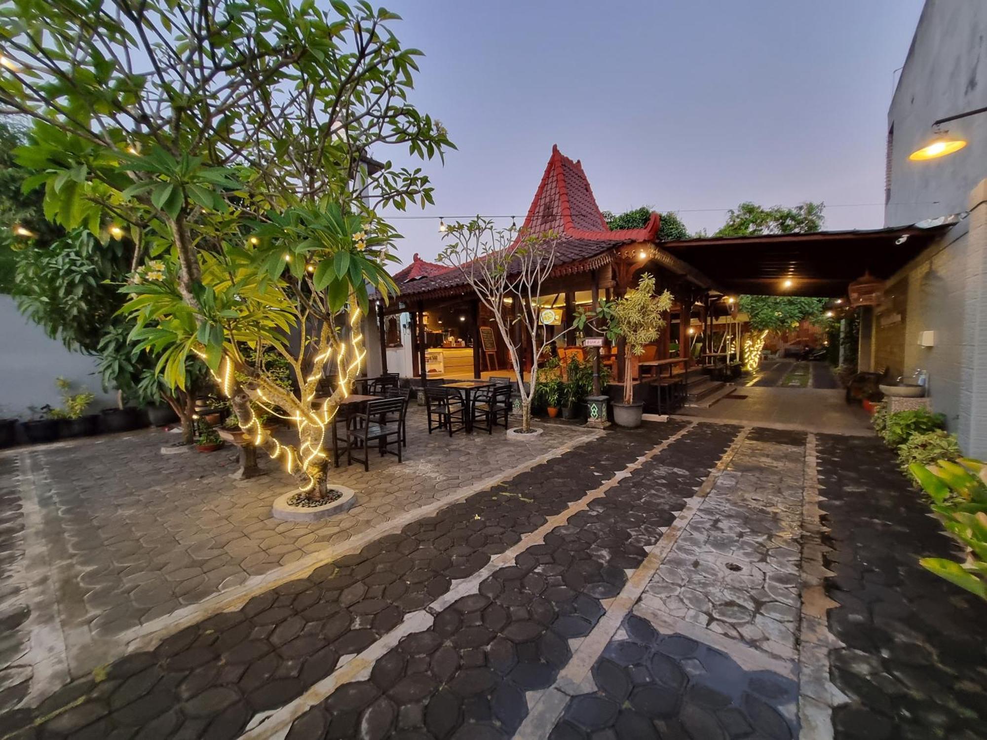 Hotel Omah Nayan Maguwo Esterno foto